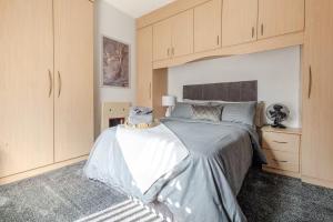a bedroom with a large bed in a room at Cosy Brierfield house with fireplace and parking in Brierfield
