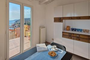 a dining room with a table and a large window at Parasio - Mareri apartments in Imperia