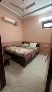 a bedroom with a bed in a room at Amrit Guest House in Vrindāvan