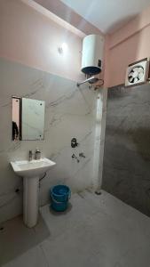 a bathroom with a sink and a mirror at Amrit Guest House in Vrindāvan