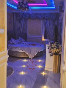 a bedroom with a bed with lights on the floor at Spa Apartman Banja Luka in Banja Luka