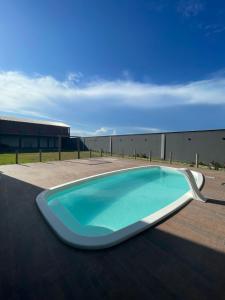 a swimming pool on the roof of a building at Mansão Xodó in Marataizes