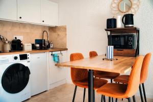 a kitchen with a table and chairs and a microwave at Studio vue Mer Alegria in Sainte-Maxime