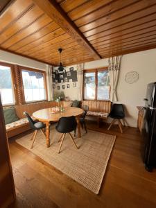 a dining room with a table and chairs at 4 Elements Appartmenthaus Monarda in Flachau