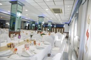 a banquet hall with white tables and white chairs at Hotel La Moraleda - Complejo Las Delicias in Villanueva del Arzobispo +70 photos