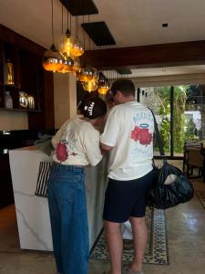 a man and a woman standing at a counter at Hotel Travertino in Mérida
