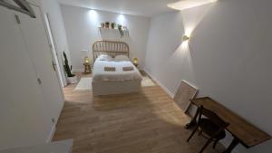 a bedroom with a bed and a wooden floor at Le refuge bellifontain in Fontainebleau