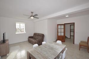 a living room with a table and a couch at Casa Panches, con Vistas al Mar in Panchés
