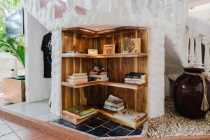 a book shelf filled with books in a room at Hotel Villabosque Eco Boutique in Manuel Antonio