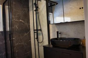 a bathroom with a sink and a shower at Ferienhaus Aurora in Twist +14 photos