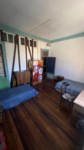 a room with two beds and a wooden floor at Casa Che in Valparaíso