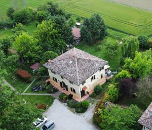 an overhead view of a large house with a roof at Casale la Decima in Budrio