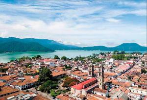 an aerial view of a city and a body of water at Hotel Calli Yoloiztac, Valle de bravo in Valle de Bravo