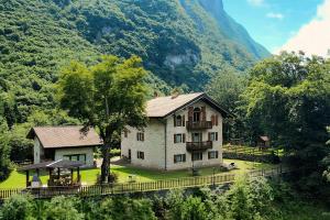a house in the middle of a mountain at Villa Paradiso Parolari in Tenno