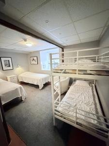 a room with two bunk beds in it at CentRum turistlogi in Borås