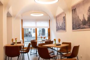a restaurant with tables and chairs and a balcony at Boutique Hotel Frieden in Weiden