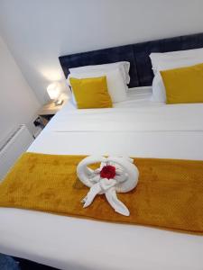 a hotel room with two beds with a white bed with a rosevisor at Spectacular London Stay in Crystal Palace