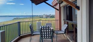 a balcony with chairs and a table with a view of the ocean at Edificio El Príncipe - Encarnación in Encarnación +6 photos