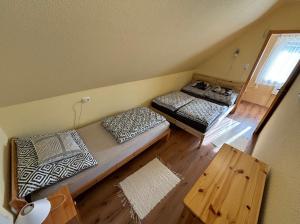 a room with two beds in a room at Bíbic Vendégház in Kaposvár