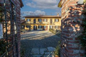 an external view of a large brick building at B&B Cascina Baraggione in Granozzo con Monticello