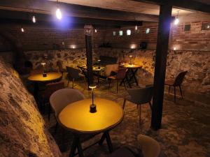 a restaurant with tables and chairs in a room at Cabanas Madre Tierra Zacatlan in Cedro