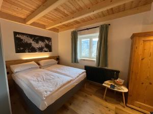 a bedroom with a large bed and a window at Mas dal Vent in Valfloriana