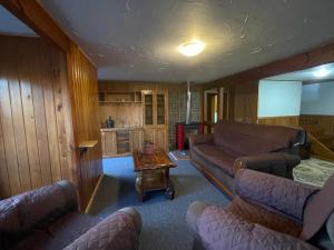 a living room with two couches and a table at Oikos Arriendos in Futrono