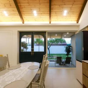 a kitchen and dining room with a table and chairs at Damonga in Damyang
