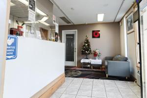 a lobby with a christmas tree and a waiting room at Jackson Town House Inn in Jackson