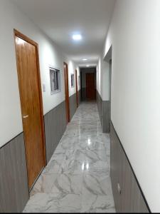 a hallway with a marble floor and a door at Luxfran in Uspallata