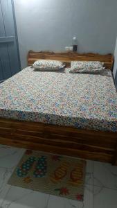 two beds with pillows on top of each other at Tonton Love in Palimé