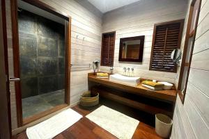 a bathroom with a sink and a shower at Villa Anani in Papetoai