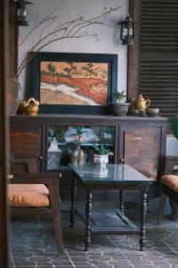 a table in a room with a painting on the wall at Jin homestay in Thôn Lại Thê