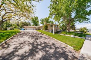 a driveway in front of a house at The Gate City Grande in Pocatello