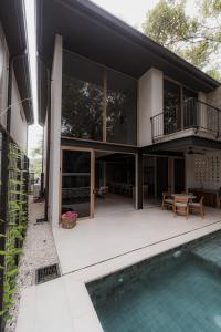 an external view of a house with a swimming pool at The Town at Praia in Jacó