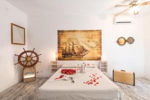 a bedroom with a bed with a painting on the wall at Appartamento Levante in Lido di Ostia