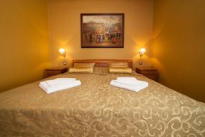 Postel nebo postele na pokoji v ubytování Hotel przy Młynie