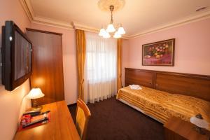 En eller flere senger på et rom på Hotel przy Młynie