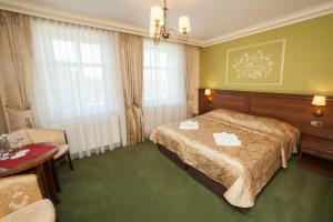 Postel nebo postele na pokoji v ubytování Hotel przy Młynie
