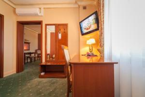 TV a/nebo společenská místnost v ubytování Hotel przy Młynie