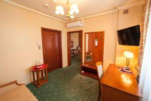 TV a/nebo společenská místnost v ubytování Hotel przy Młynie