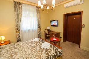 Postel nebo postele na pokoji v ubytování Hotel przy Młynie