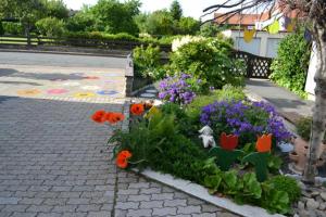 a garden with flowers in the middle of a street at Ferienwohnung Anneli Edert in Bad Harzburg