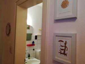 a bathroom with a door with an asian sign on it at Appartement "Charming Harzburg" in Bad Harzburg