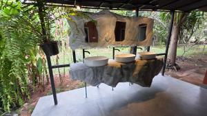 a table with three sinks on a tree stump at OneSeasonFarm Chiangsaen in Chiang Saen