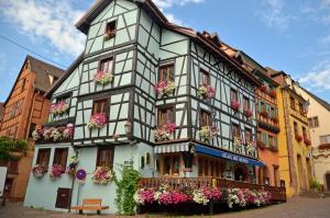 a black and white building with flower boxes at Chambre&Table d'hotes PtitMonde in Ban-sur-Meurthe-Clefcy