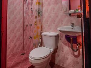 a bathroom with a toilet and a sink at OYO 622 Butterfly Totem Guesthouse in Puerto Princesa City