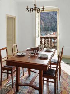 a wooden dining room table with chairs and a window at Casa Dolce Vita in Pigna