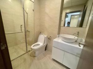 a bathroom with a toilet and a sink and a shower at Rạng homestay in Quy Nhon