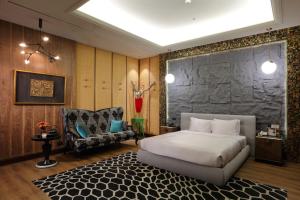 a bedroom with a bed and a couch and a chair at 沐蘭精品旅館-台北大直館 Mulan Boutique Hotel in Taipei +114 photos